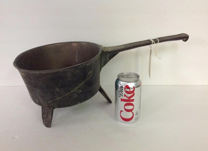 18TH C. FRENCH BRASS FOOTED POT W/HANDLE, HAS 4R ON (1 of 4)