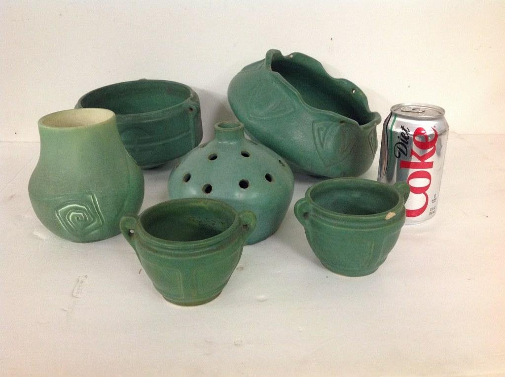 BOXLOT 6 MATTE GREEN ART POTTERY POTS, 2 HANGING, CHIPS (1 of 3)