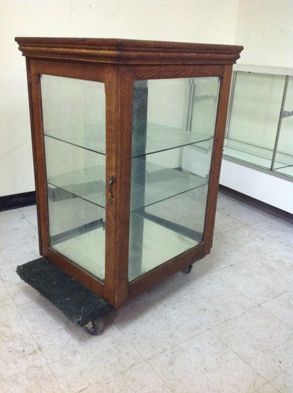 OAK COUNTER TOP SHOWCASE W/BEVELED GLASS, DOORS OPEN ON (1 of 2)