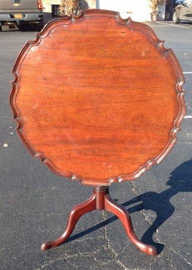 EARLY MAHOGANY TILT TOP TABLE, TOP MEASURES 31 1/2" (1 of 6)
