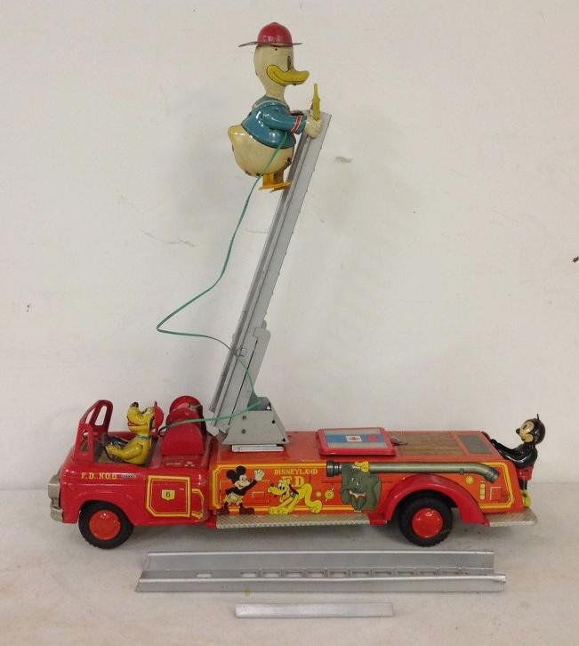 LINE MAR TIN DISNEY FIRE ENGINE W/DONALD DUCK ON (1 of 9)