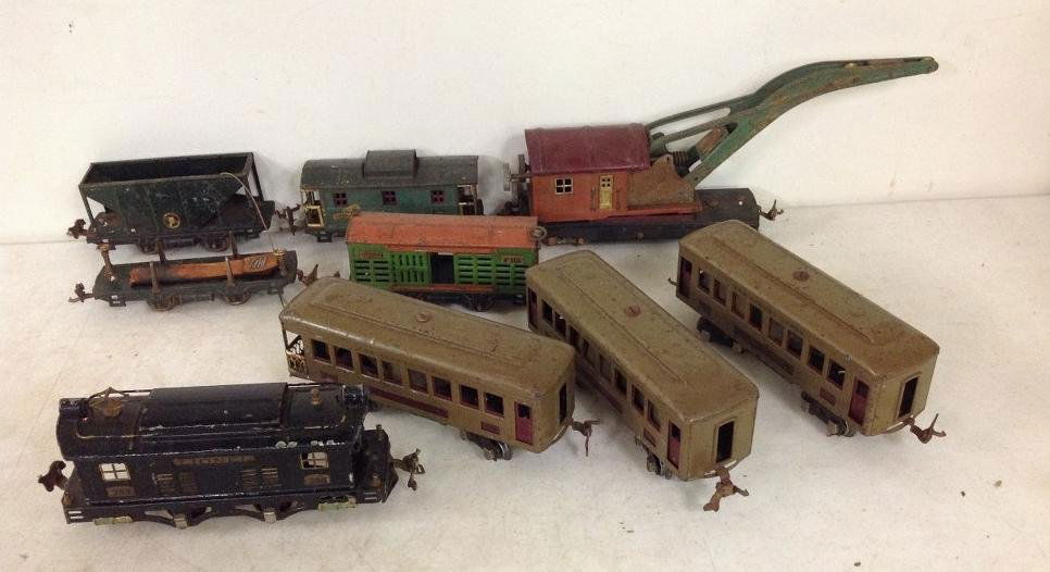 LIONEL O GAUGE 8 CAR TRAIN SET INCLUDING ENGINE #253,: LIONEL O GAUGE 8 CAR TRAIN SET INCLUDING ENGINE #253, RUST AND WEAR ON MOST CARS IN SET, AS PICTURED