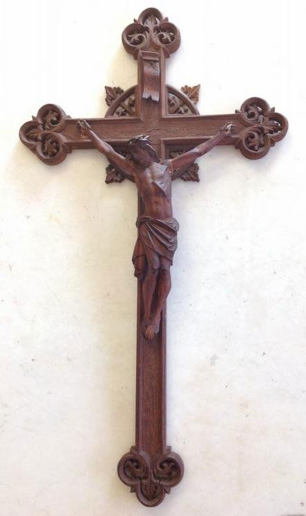 EARLY CARVED CRUCIFIX FROM HUDSON VALLEY ESTATE. SOME (1 of 2)