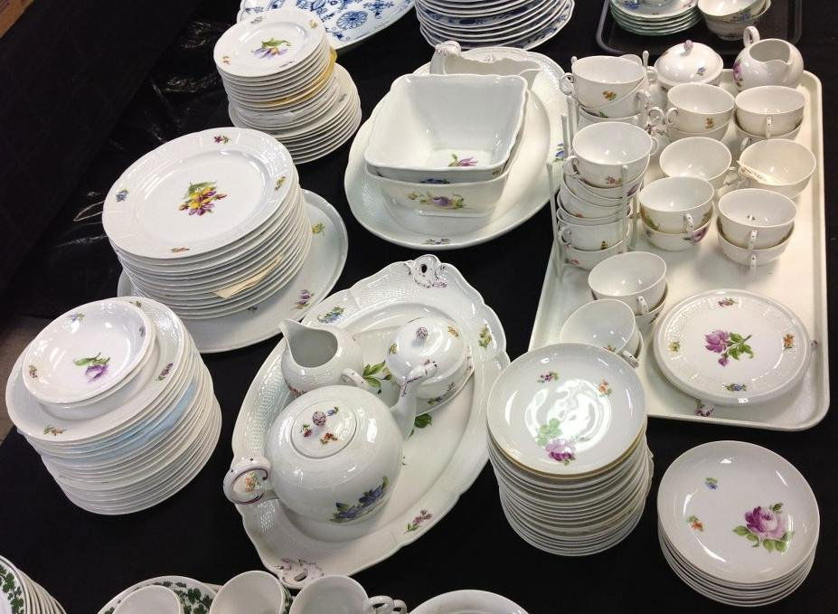 131 PCS ESTATE LOT OF NYMPHENBERG CHINA W/FLOWERS (1 of 10)