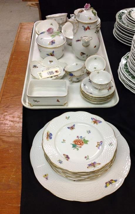 35 PCS ESTATE LOT HEREND CHINA W/FLOWERS, BUTTERFLIES & (1 of 8)