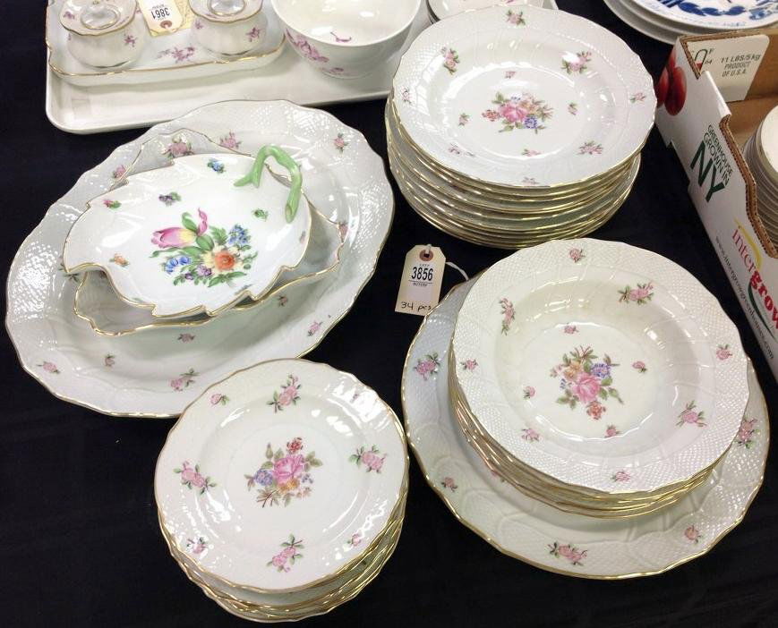34 PCS ESTATE LOT OF HEREND CHINA W/FLOWERS AND GOLD (1 of 6)