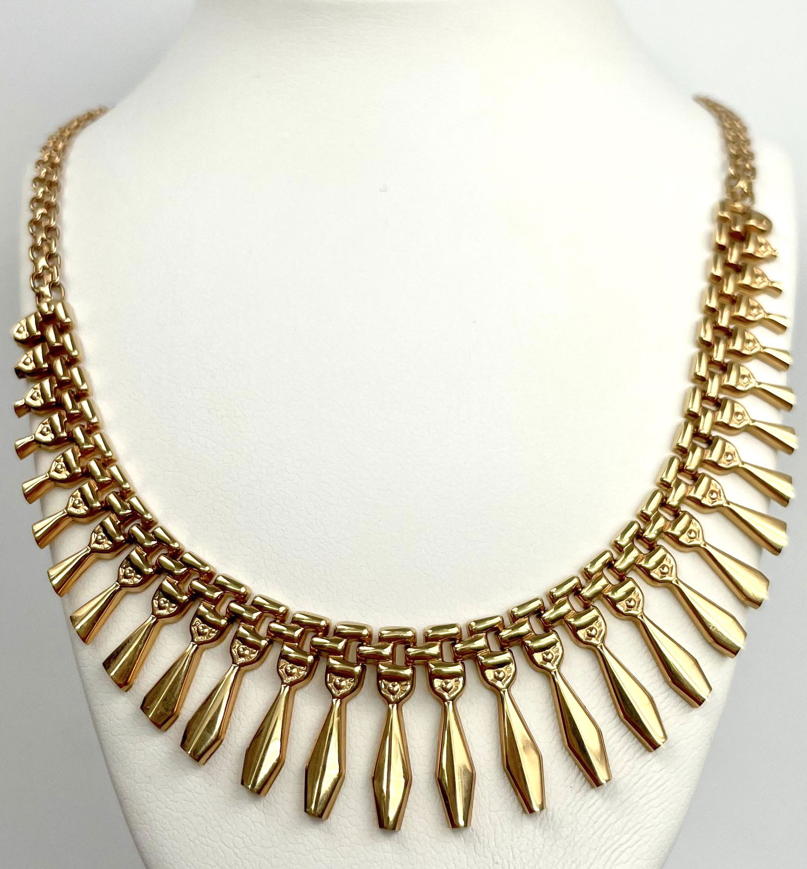 A 14kt Necklace Cleopatra Style (1 of 3)