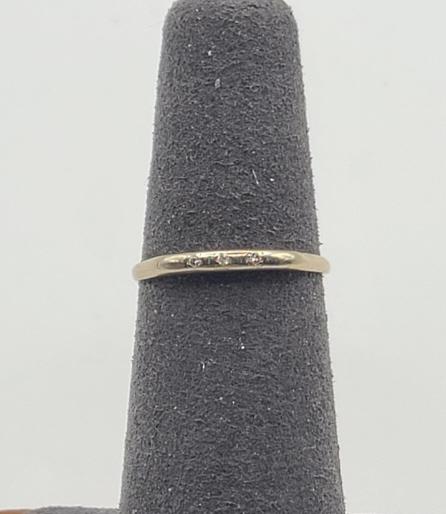 Vintage 18k Gold Ring with 3 Small Diamonds: Size 5, .78 grams