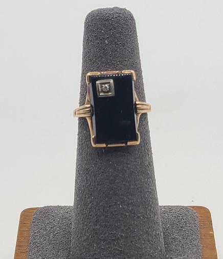 10k Gold Onyx & Diamond Ring: Size 4.5-5, 3.19 grams