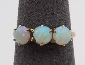 9K Gold Victorian 3 Opal Ring (1 of 5)