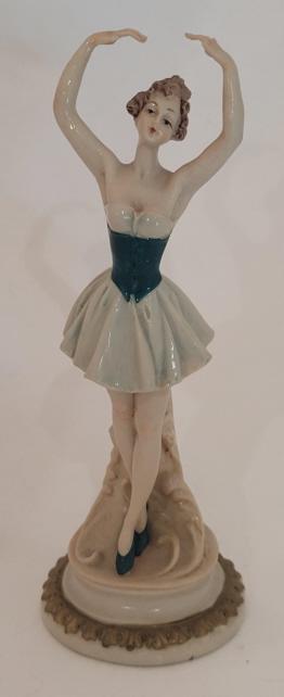Capodimonte Dipinto A Mano Ballerina Figurine: Excellent condition.