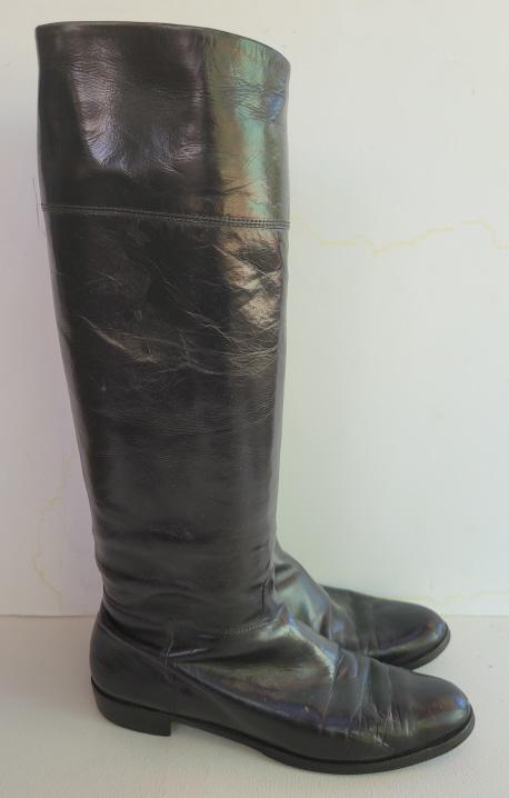 Salvatore Ferragamo Italian Women's Boots: Women's size 8. Good condition with some signs of age and wear. Includes the inserts as shown.