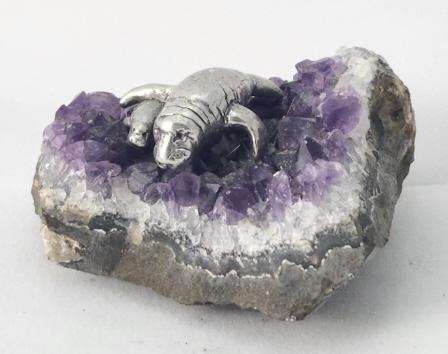 Natural Amethyst Stone with Mom & Baby Manatee: Please see photos for condition and details. Looks to be in excellent condition.