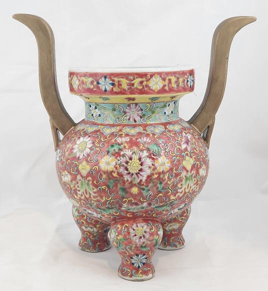 Chinese Qianlong Mark Five Color Censer Vase (1 of 10)
