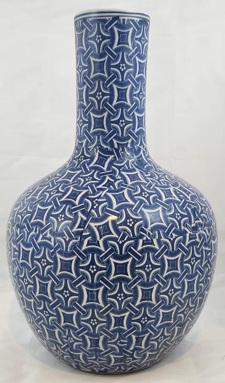 Chinese Blue and White Pattern Porcelain Vase (1 of 9)