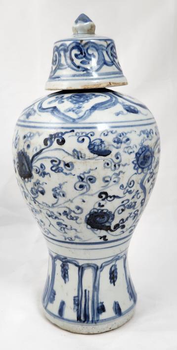 Antique Chinese Blue & White Porcelain Ginger Jar: Porcelain lidded ginger jar measuring 11.5" in height and 5.5" wide. Blue and white flower motifs run along the body. The lid is lightly chipped, please refer to the photos for more details.