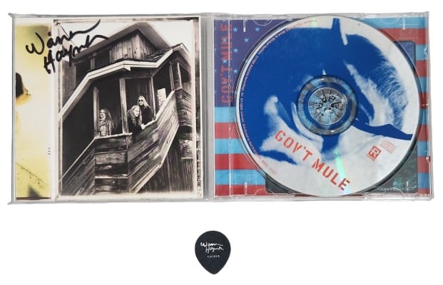 Govt Mule Warren Haynes Signed CD Insert & Pick (1 of 6)