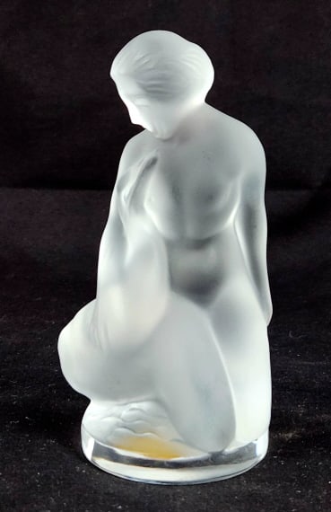 Lalique Leda and Swan Crystal Glass Figurine: "Leda and the Swan" Crystal Glass figurine by Lalique. Measures 2 1/2" W x 4 1/2" H x 2 1/2" D. Weighs.75 lbs.