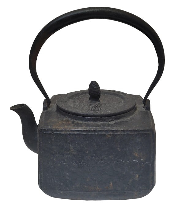 Japanese Cast Iron Tetsubin Ceremonial Tea Kettle: Photos will show the rust issues on the piece, mostly on the inside.