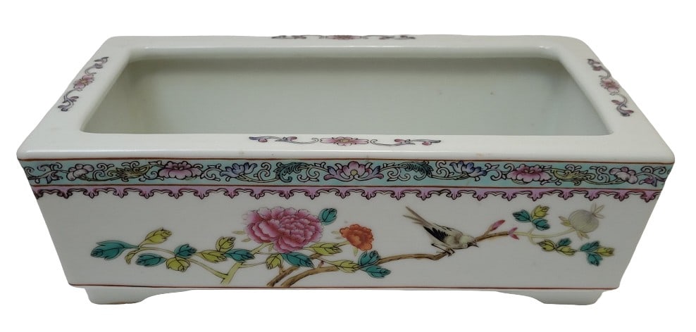 Quin Chinese Porcelain Famille Rose Planter: Please see photos for measurement and further details.