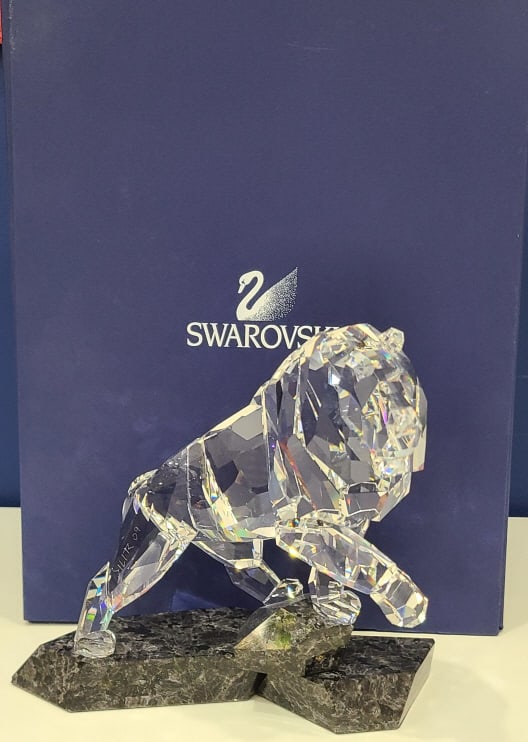 Swarovski 2011 Lion Soulmate Figure Artist Signed: Swarovski Crystal 2011 Lion Soulmate figurine. Artist signed on the back left leg, includes original box. Measures 6 1/2" long. Clear on granite base. In excellent condition.