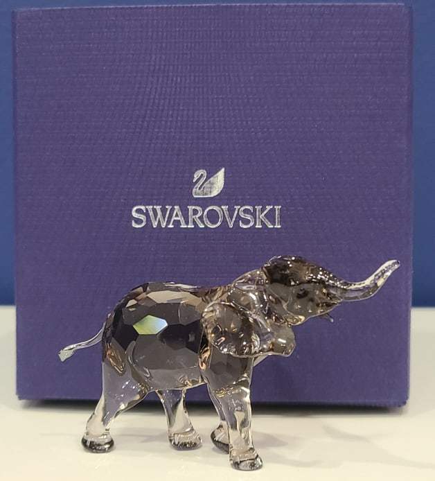 Swarovski Crystal 2022 SCS Baby Elephant Mandisa: Swarovski Crystal Elegance of Africa SCS 2022 Baby Elephant Mandisa #5608544. Includes original box. Piece is 1 3/4" x 1 x 2 7/8". In excellent condition.