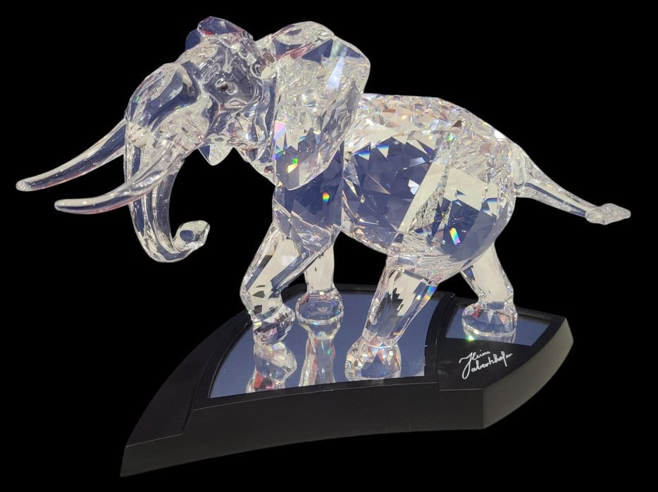Swarovski SCS 2006 Elephant Limited Edition: Swarovski SCS 2006 Elephant Limited Edition. Includes original paperwork and carrying case. Marked 01354/10000. In excellent condition.