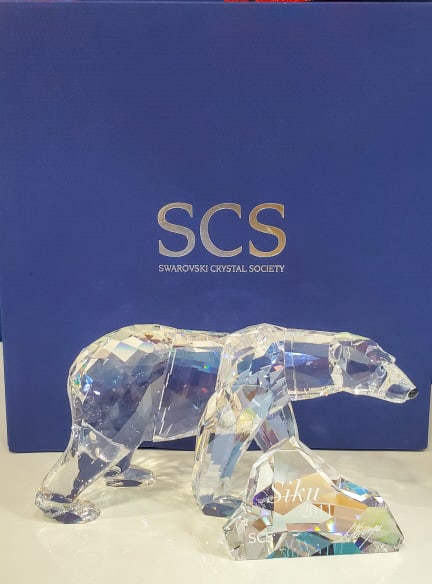 Swarovski 2011 SCS Siku Polar Bear w/ Plaque: Swarovski 2011 SCS Siku Polar Bear w/ Plaque, includes original box. In excellent condition.