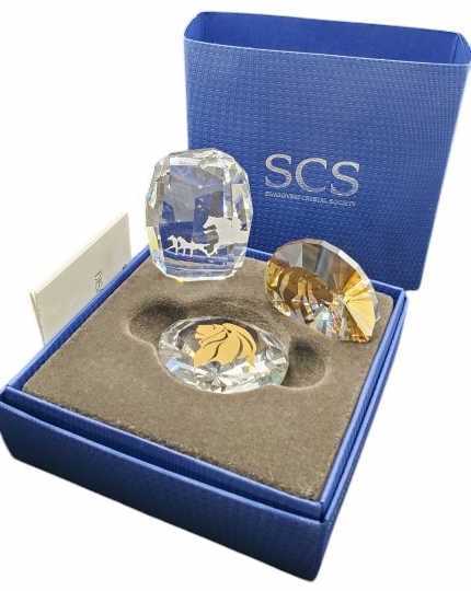 Lot of Swarovski Lion & Horse Plaques: The lion plaque comes with the original box. In excellent condition.