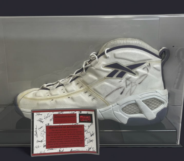 Signed Shaquille O'Neal Reebok Sneaker COA (1 of 7)