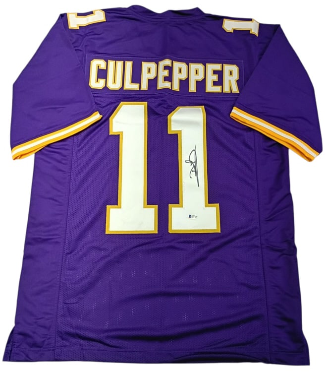 Vikings Daunte Culpepper Signed Jersey Beckett CoA: IMPORTANT NOTE: Please be advised that we offer reasonably priced in-house shipping, but you must select Arrange My Own Shipping as part of your post-auction invoice options. Size XL Minnesota