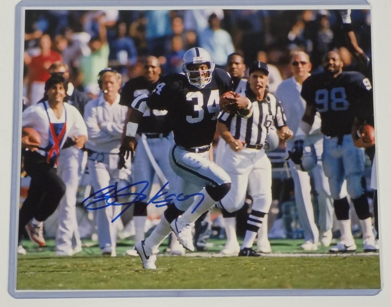 Signed Bo Jackson Raiders 8x10 Photo LF Cert: IMPORTANT NOTE: Please be advised that we offer reasonably priced in-house shipping, but you must select Arrange My Own Shipping as part of your post-auction invoice options. 8" by 10" action photo