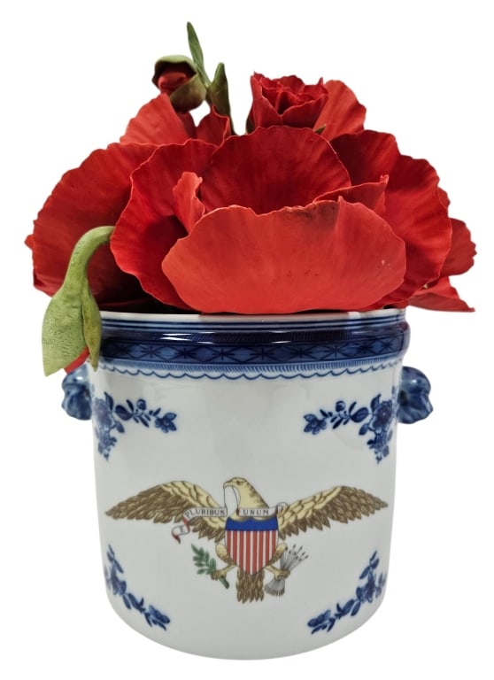 Vintage Mottahedeh Poppy No. 1 Eagle Cachepot: IMPORTANT NOTE: Please be advised that we offer reasonably priced in-house shipping, but you must select Arrange My Own Shipping as part of your post-auction invoice options. Vintage Mottahedeh