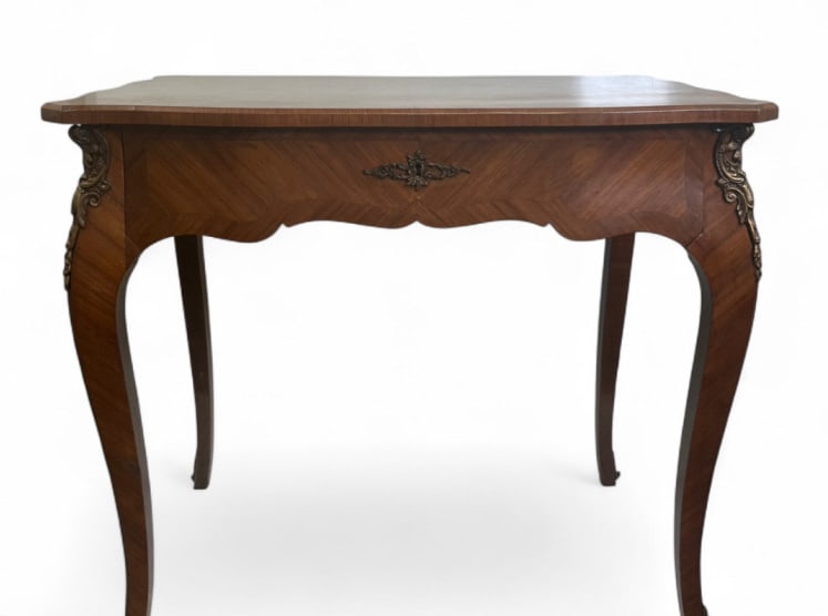 Louis XV Style French Provincial Table: IMPORTANT NOTE: Please be advised that we offer reasonably priced in-house shipping, but you must select Arrange My Own Shipping as part of your post-auction invoice options. This Louis XV style Frenc