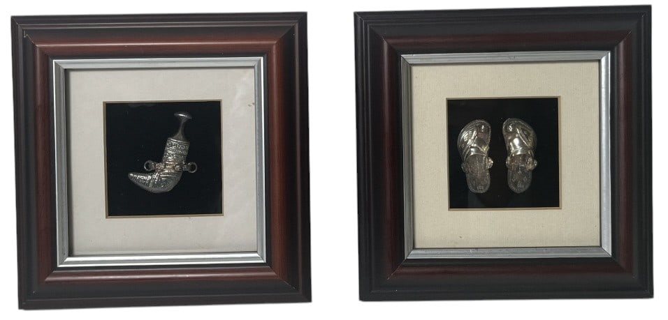 .925 Sterling Silver Miniatures Sandals & Khanjar: IMPORTANT NOTE: Please be advised that we offer reasonably priced in-house shipping, but you must select Arrange My Own Shipping as part of your post-auction invoice options. .925 silver miniatures of