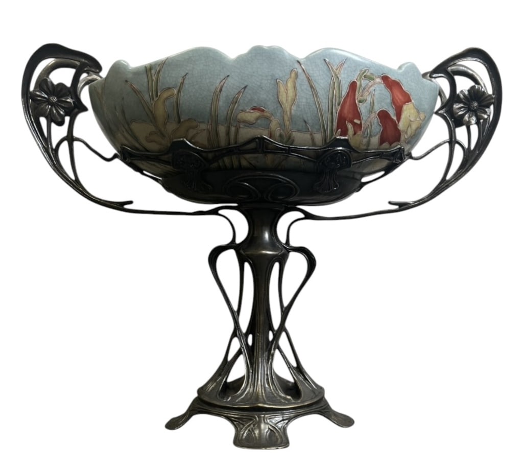 Art Nouveau Centerpiece Bowl Mounted In Metal: IMPORTANT NOTE: Please be advised that we offer reasonably priced in-house shipping, but you must select Arrange My Own Shipping as part of your post-auction invoice options. Art Nouveau Centerpiece B
