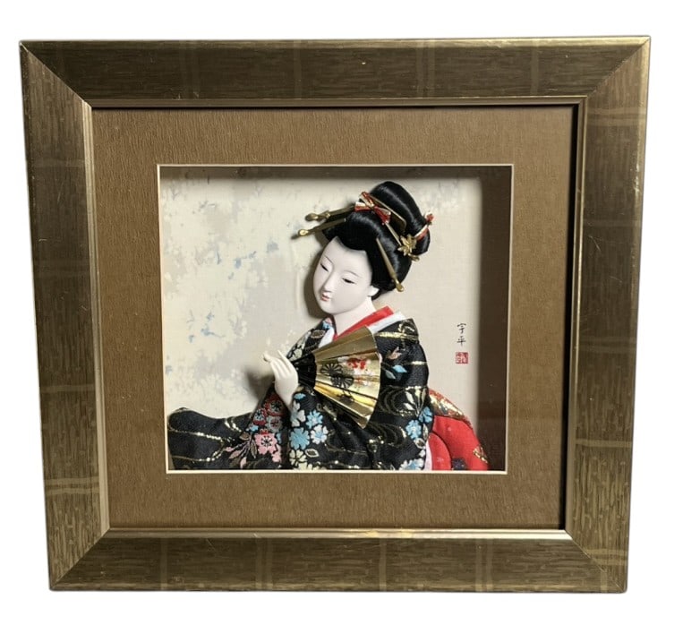 3D Japanese Geisha Shadow Box: IMPORTANT NOTE: Please be advised that we offer reasonably priced in-house shipping, but you must select Arrange My Own Shipping as part of your post-auction invoice options. 3D Geisha Japanese Shadow