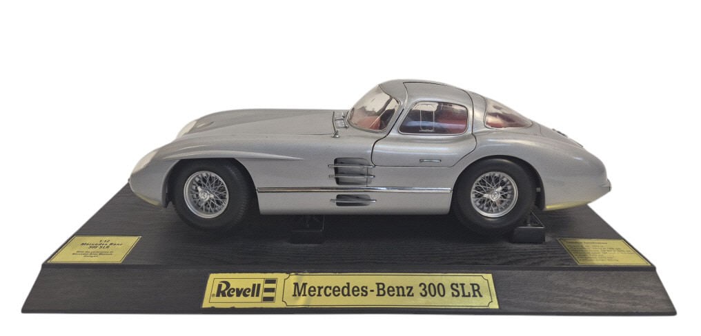 Revell Mercedes Benz 1:12 300 SLR Model Car: IMPORTANT NOTE: Legacy Auctions offers reasonably priced in-house and 3rd Party shipping options, but you must select Arrange My Own Shipping as part of your post-auction purchase options. Revell Merc