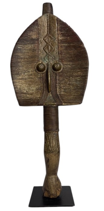 African Mahongwe Kota Reliquary: IMPORTANT NOTE: Legacy Auctions offers reasonably priced in-house and 3rd Party shipping options, but you must select Arrange My Own Shipping as part of your post-auction purchase options. African