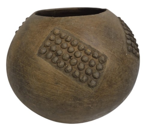 Traditional Zulu Ukhamba South 20th Century: IMPORTANT NOTE: Legacy Auctions offers reasonably priced in-house and 3rd Party shipping options, but you must select Arrange My Own Shipping as part of your post-auction purchase options. The traditi