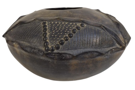 Traditional Zulu Ukhamba South 20th Century: IMPORTANT NOTE: Legacy Auctions offers reasonably priced in-house and 3rd Party shipping options, but you must select Arrange My Own Shipping as part of your post-auction purchase options. The traditi