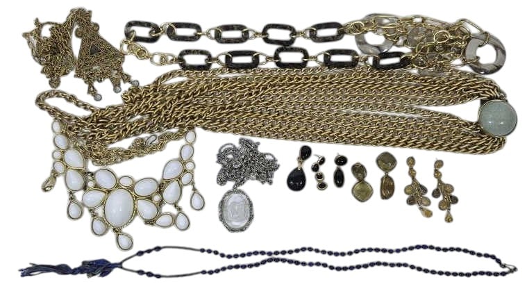 Lapis Lazuli Necklace & Fashion Costume Jewelry: IMPORTANT NOTE: Legacy Auctions offers reasonably priced in-house and 3rd Party shipping options, but you must select Arrange My Own Shipping as part of your post-auction purchase options. Lapis Lazul