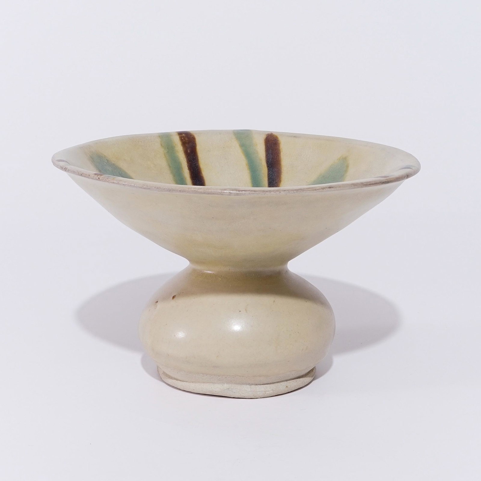 A Changsha ware container with patterns in the Tang Dynasty: A Changsha ware container with patterns in the Tang Dynasty Diam:16.5cm