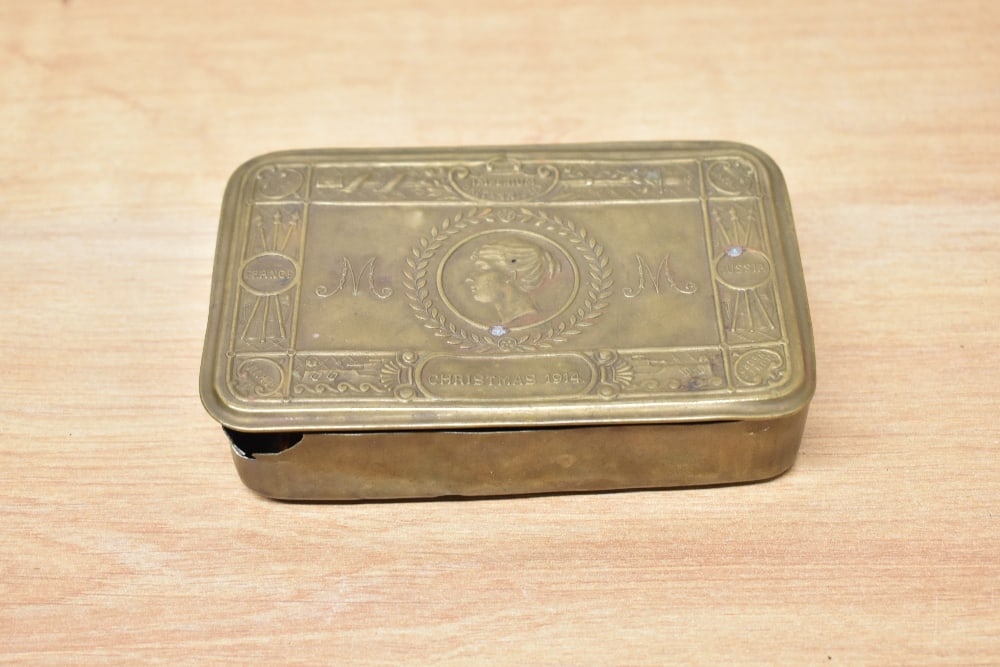 Three Lusitania medals, one in original box all in a Queen Mary 1914 Christmas Tin (af) (1 of 2)