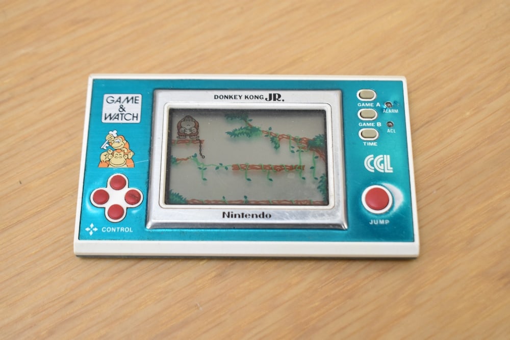 A CDL Nintendo 1982 Game & Watch Donkey Kong JR electronic game, model no DJ-101 (1 of 1)