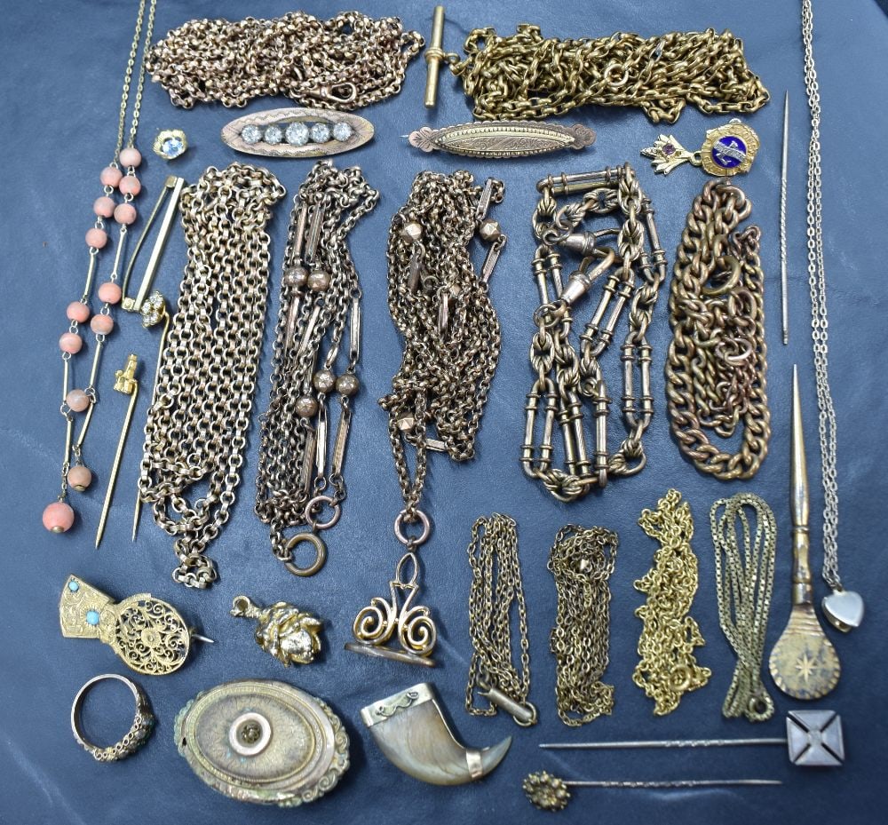 A small vintage jewellery box containing a selection of pinchbeck/rolled gold jewellery including (1 of 1)