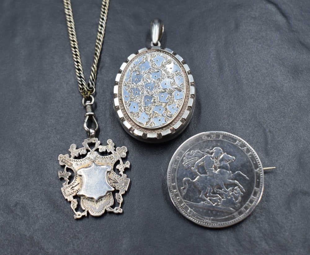 Three pieces of silver and white metal jewellery including a Georgian coin brooch dated 1820, a (1 of 1)