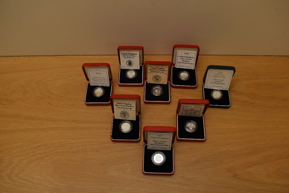 Eight Royal Mint Silver Proof Piedfort One Pound Coins, 1986, 1988, 1989, 1997 x2, 1998, 1999 &: Eight Royal Mint Silver Proof Piedfort One Pound Coins, 1986, 1988, 1989, 1997 x2, 1998, 1999 & 2001, all with certificates in cases