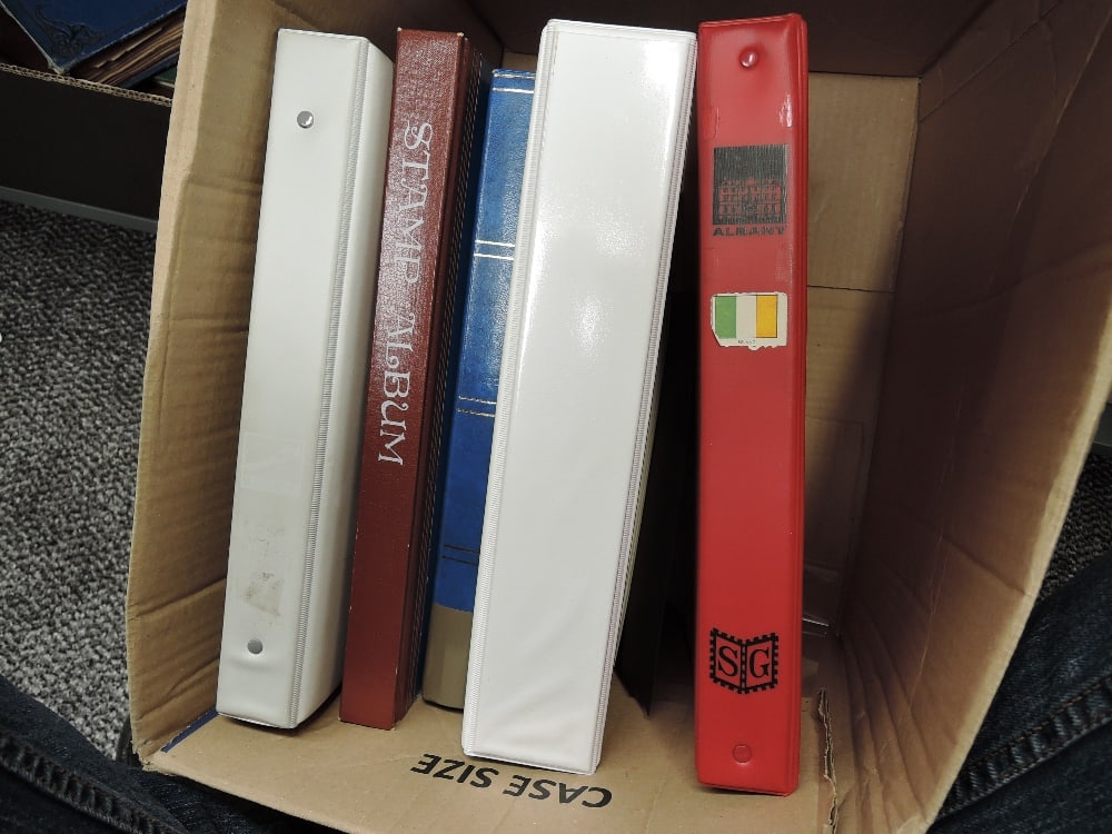 AUSTRALIA, CANADA & COMMONWEALTH, BOX WITH 5 COLLECTIONS SOLD AS ONE LOT Box with 5 mixed (1 of 6)