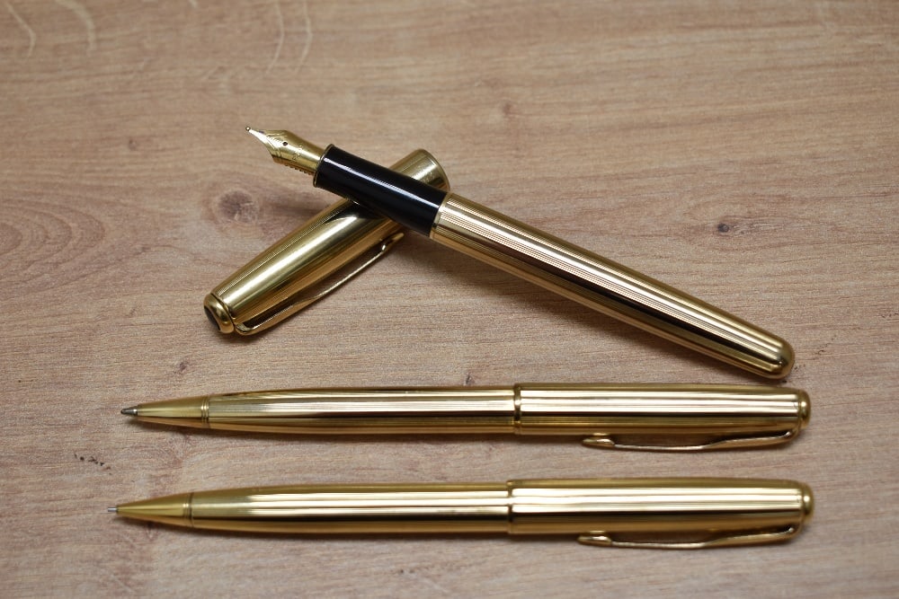 A Parker Sonnet converter fill fountain pen, ballpoint pen and propelling pencil set in reeded gold (1 of 3)